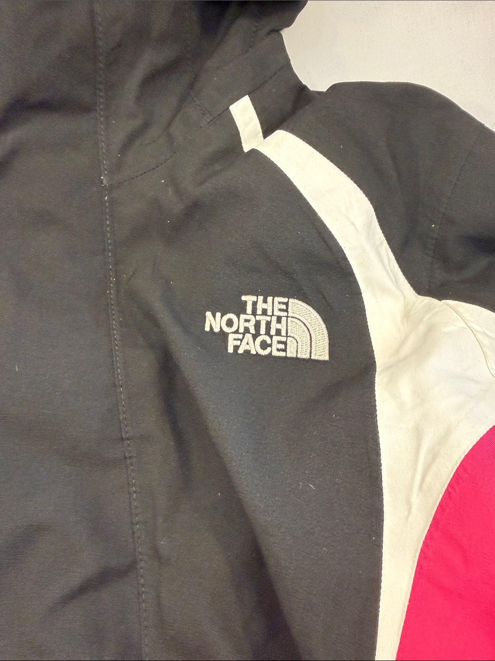 The North Face Black & Hot Pink Hooded Kids Raincoat - Picture 4 of 10